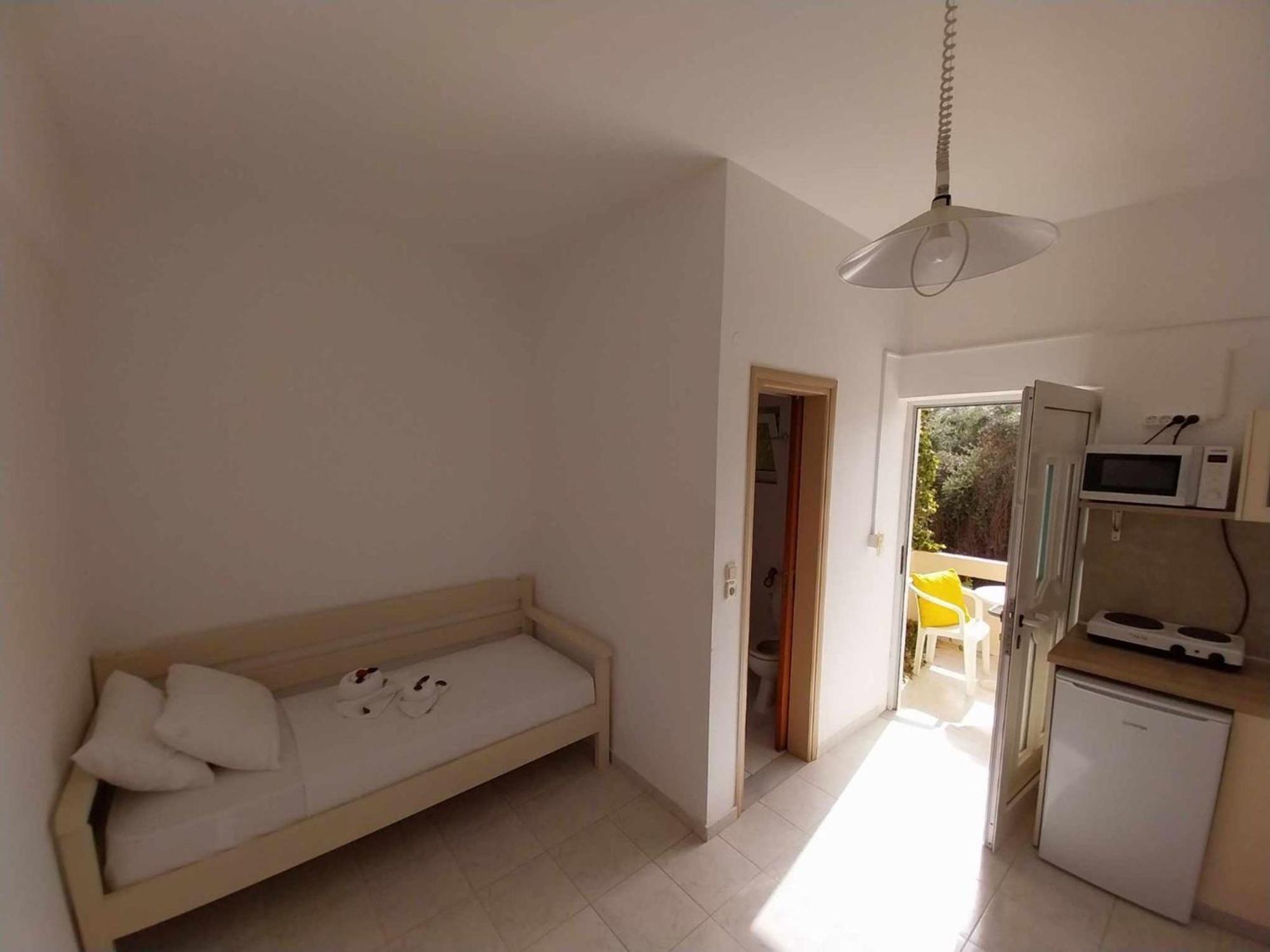 Litinas Apartments With Pool Agia Marina Eksteriør billede